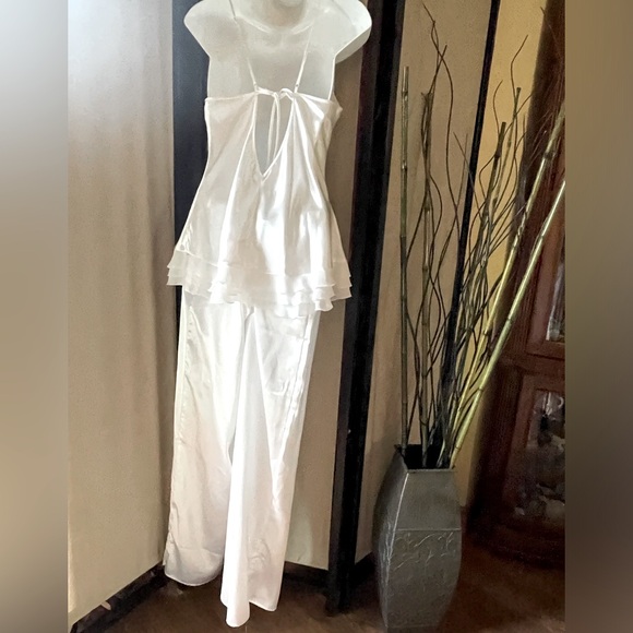 La Vie En Rose stunning 2 Piece Pyjama Set in cream satin with ruffles. Size XL - Picture 4 of 16